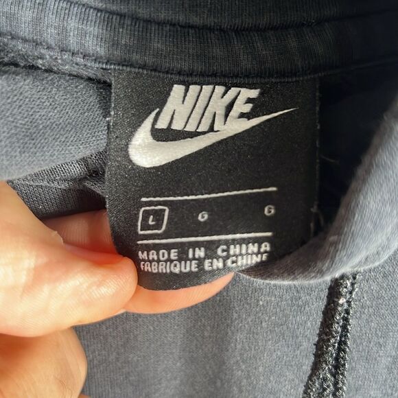 🔥 NIKE Essential Quality HOODIE Sweatshirt Pullover - Black “Slight Fade” -Sz L - Picture 5 of 6